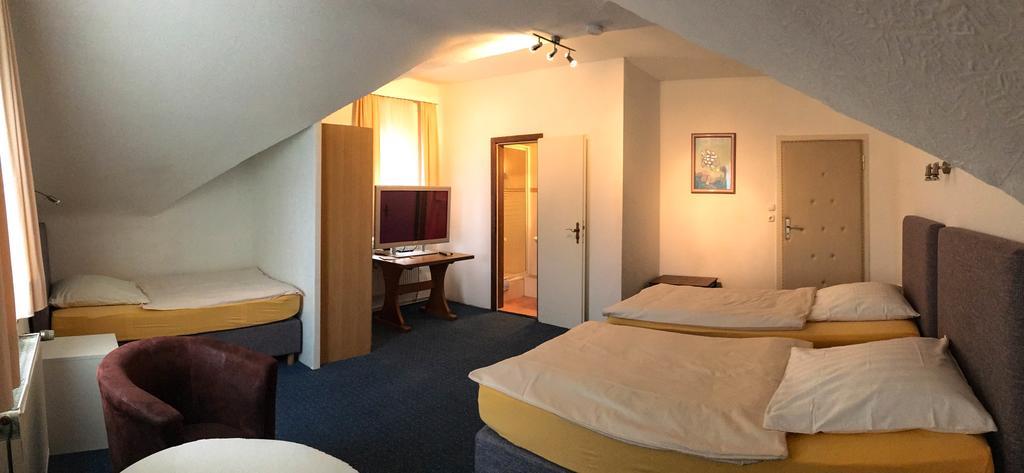 Hotel Haus Wagner Frechen Bagian luar foto