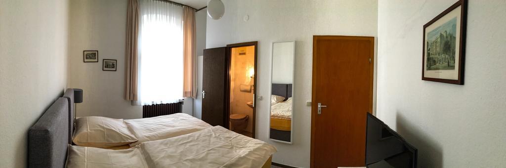 Hotel Haus Wagner Frechen Bagian luar foto